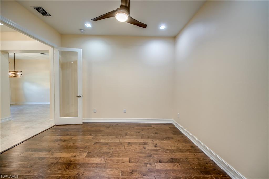 8260 Venetian Pointe Dr Property Photo 32