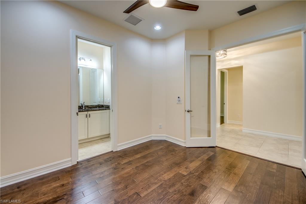 8260 Venetian Pointe Dr Property Photo 33