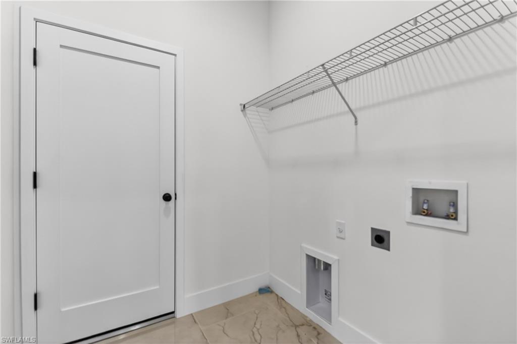 1156 Damen St E Property Photo 12