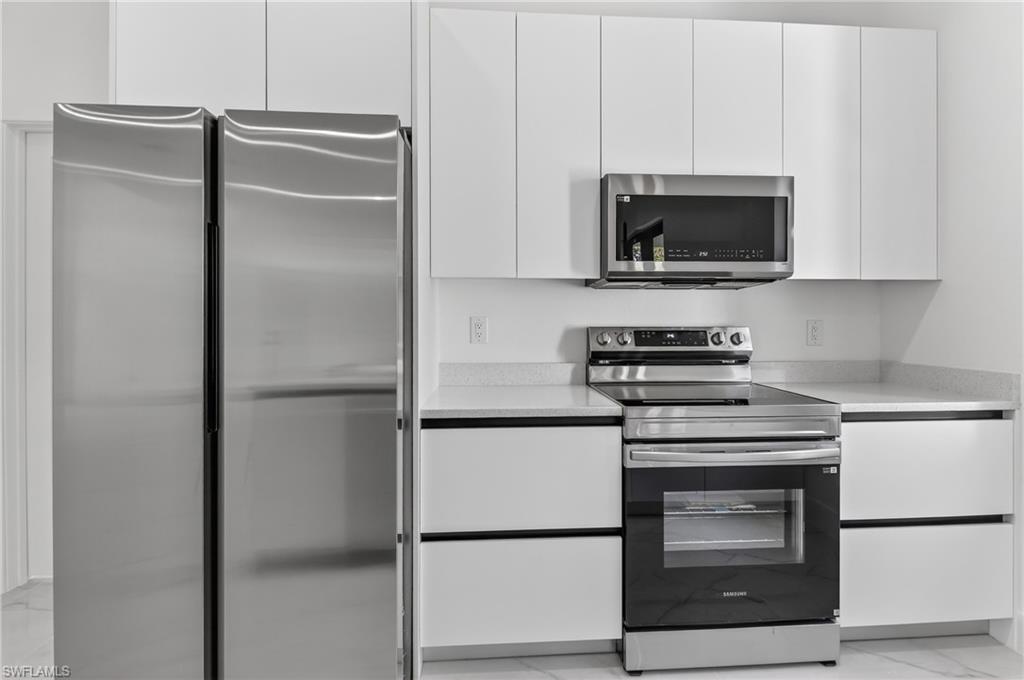 1156 Damen St E Property Photo 14