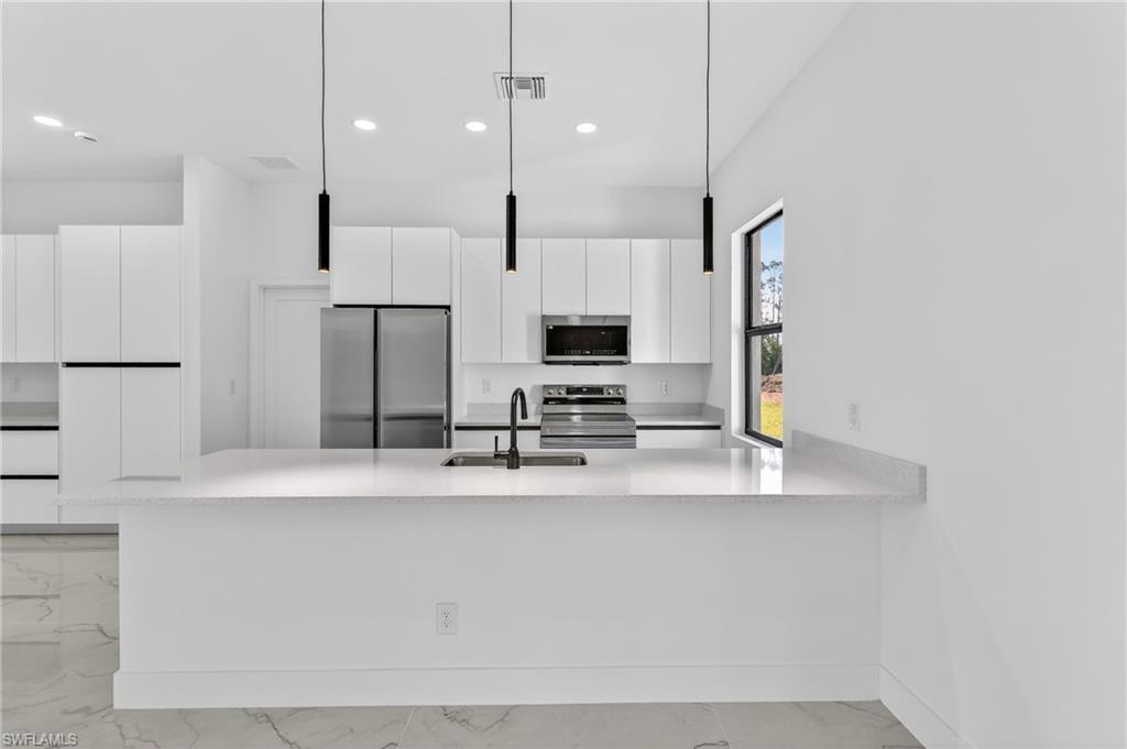 1156 Damen St E Property Photo 18