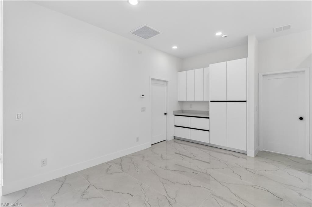 1156 Damen St E Property Photo 19