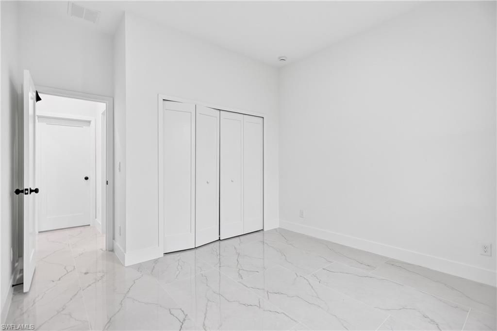 1156 Damen St E Property Photo 22