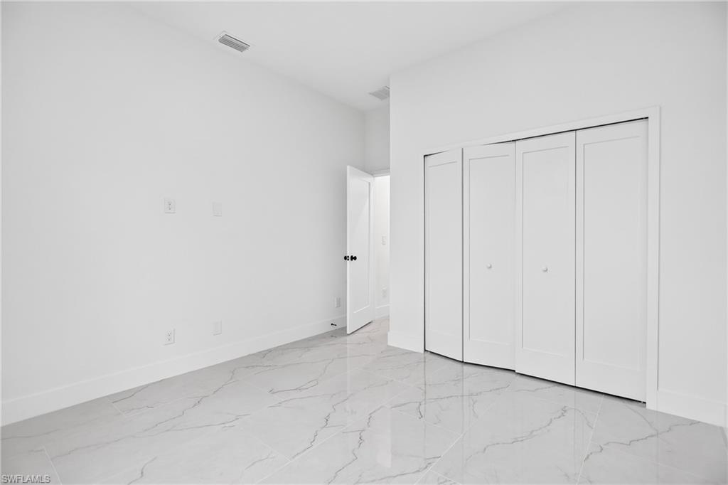 1156 Damen St E Property Photo 23