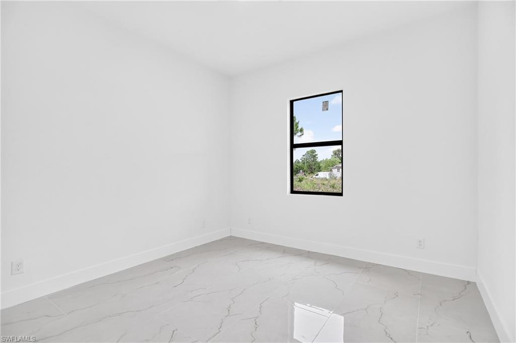 1156 Damen St E Property Photo 24