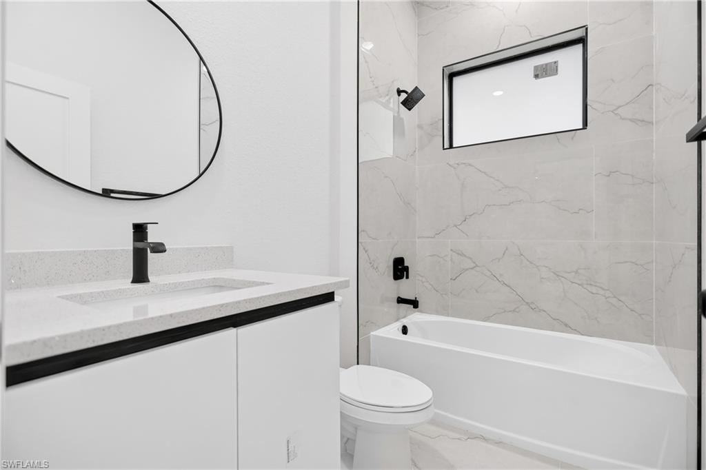 1156 Damen St E Property Photo 25