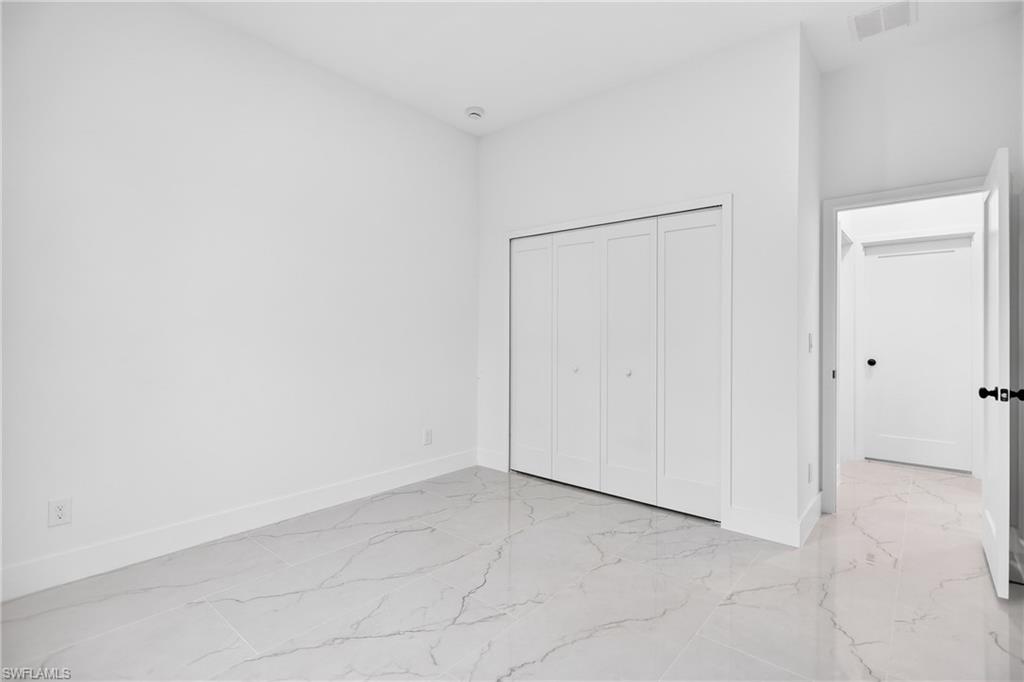 1156 Damen St E Property Photo 26
