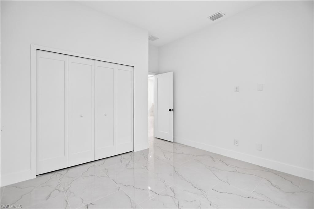 1156 Damen St E Property Photo 27