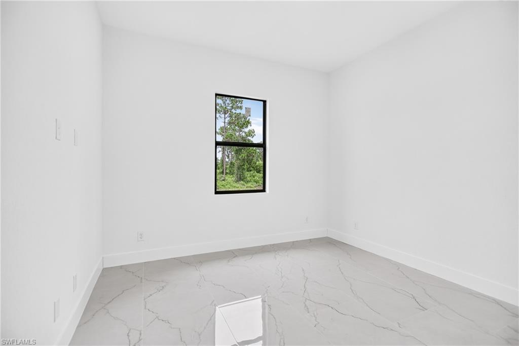 1156 Damen St E Property Photo 28