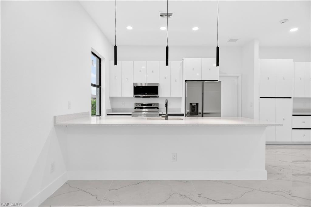 1156 Damen St E Property Photo 31
