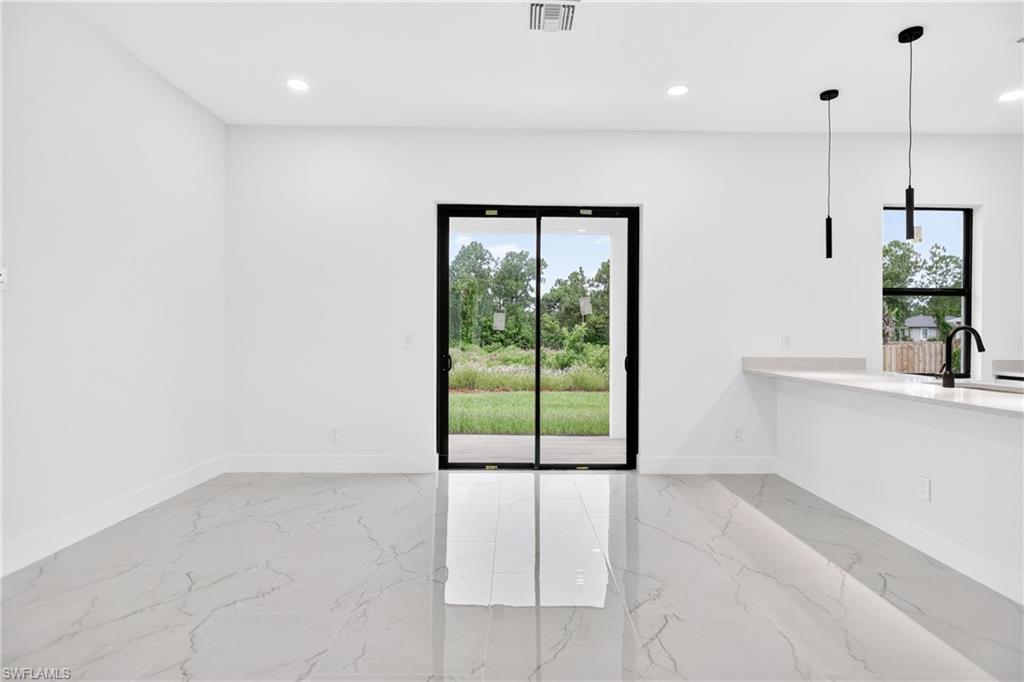 1156 Damen St E Property Photo 33