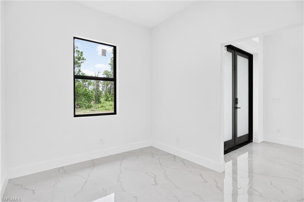 1156 Damen St E Property Photo 35