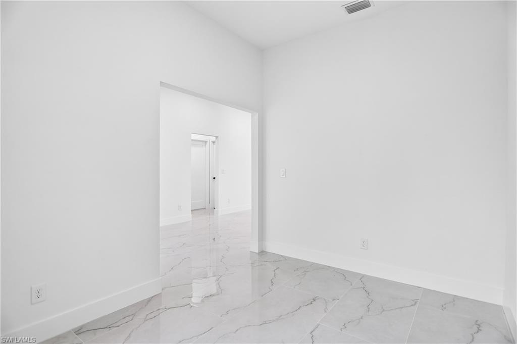 1156 Damen St E Property Photo 36