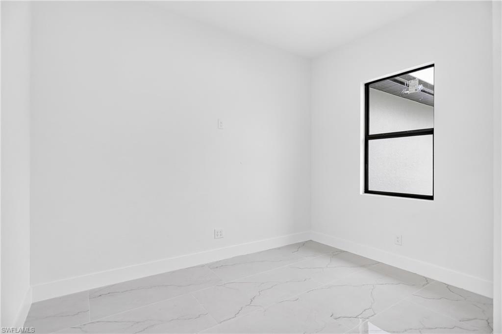 1156 Damen St E Property Photo 37