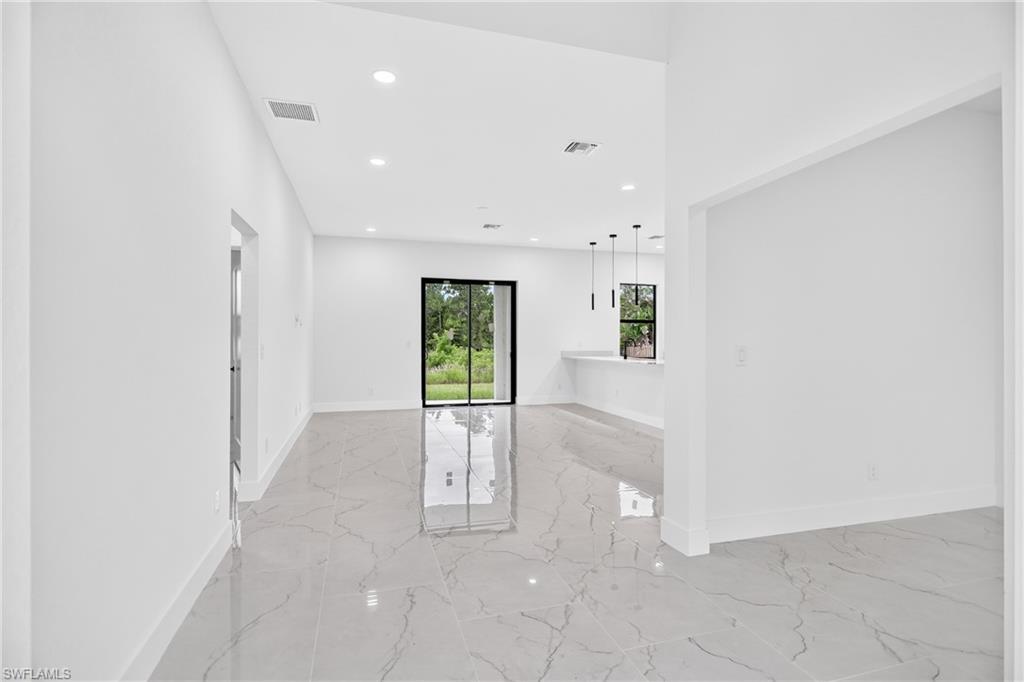 1156 Damen St E Property Photo 38