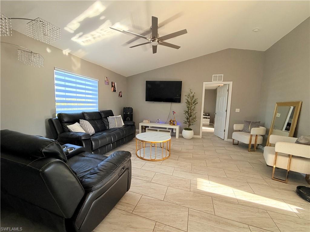 100 Nw 13th Pl Property Photo 6
