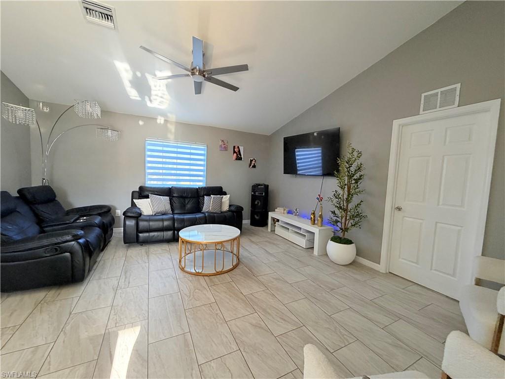 100 Nw 13th Pl Property Photo 7
