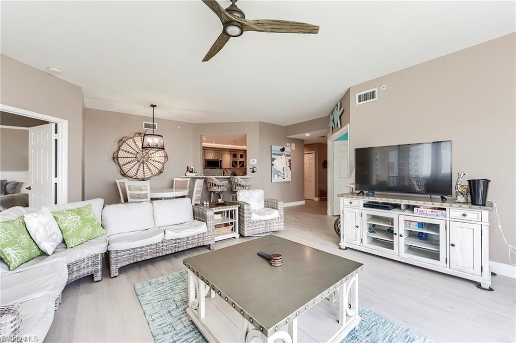 4183 Bay Beach Ln 375 Property Photo 6