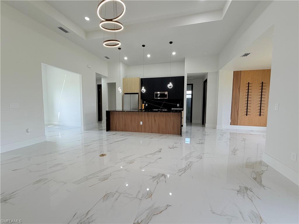 13490 Los Angeles Ave Property Photo 6