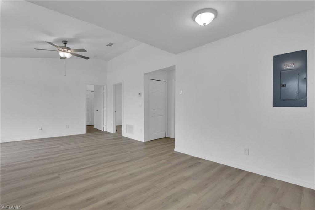 128 Harold Ave S Property Photo 6