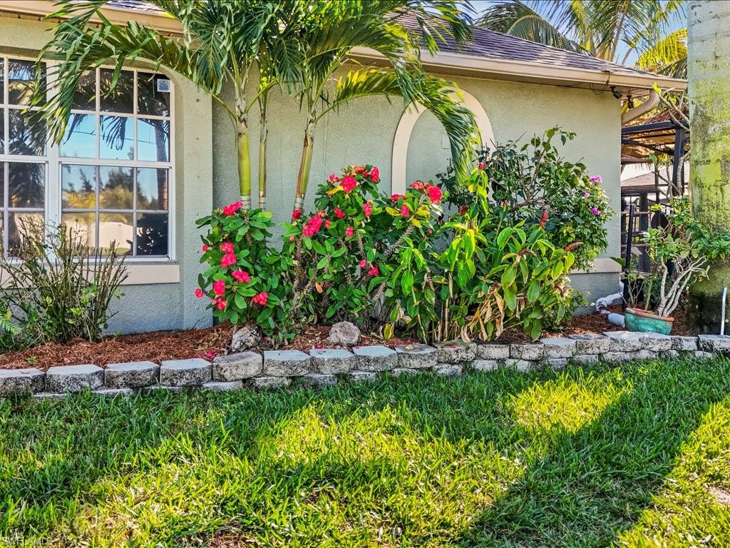 1209 Nw 25th Pl Property Photo 6