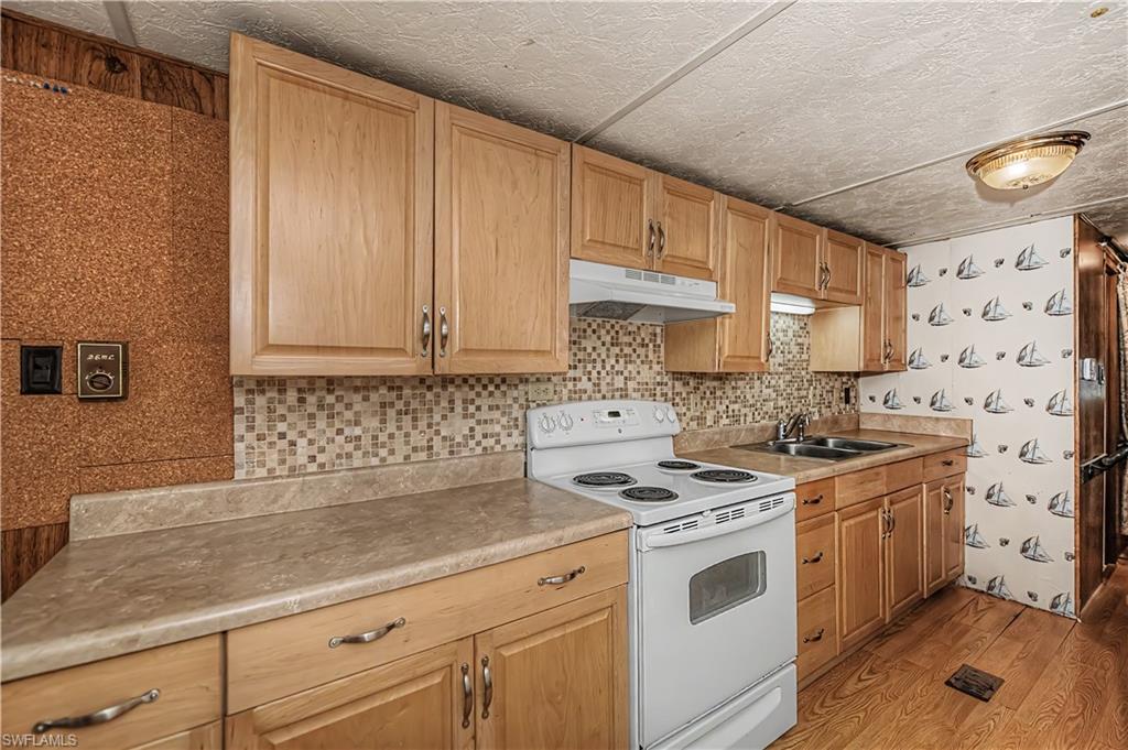 284 Blue Spring Ter Property Photo 17