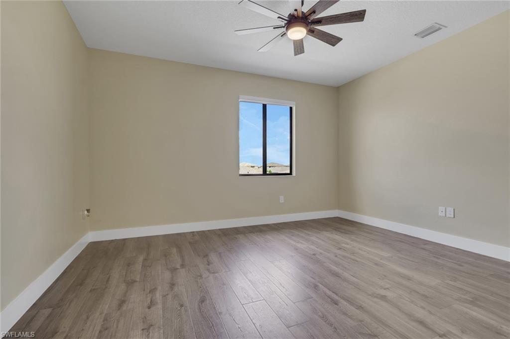 5074 Penella Ave Property Photo 24