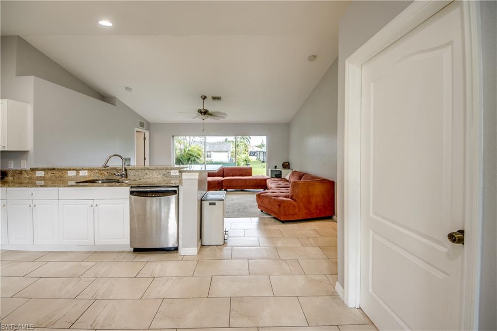 625 Sw 11th Ter Property Photo 4