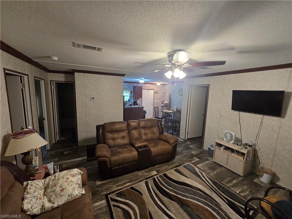 1163 Saddle Ln Property Photo 15