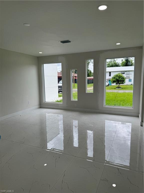 55 Colin Ave S Property Photo 8