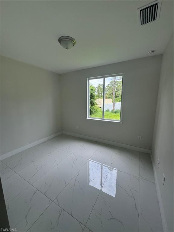 55 Colin Ave S Property Photo 15