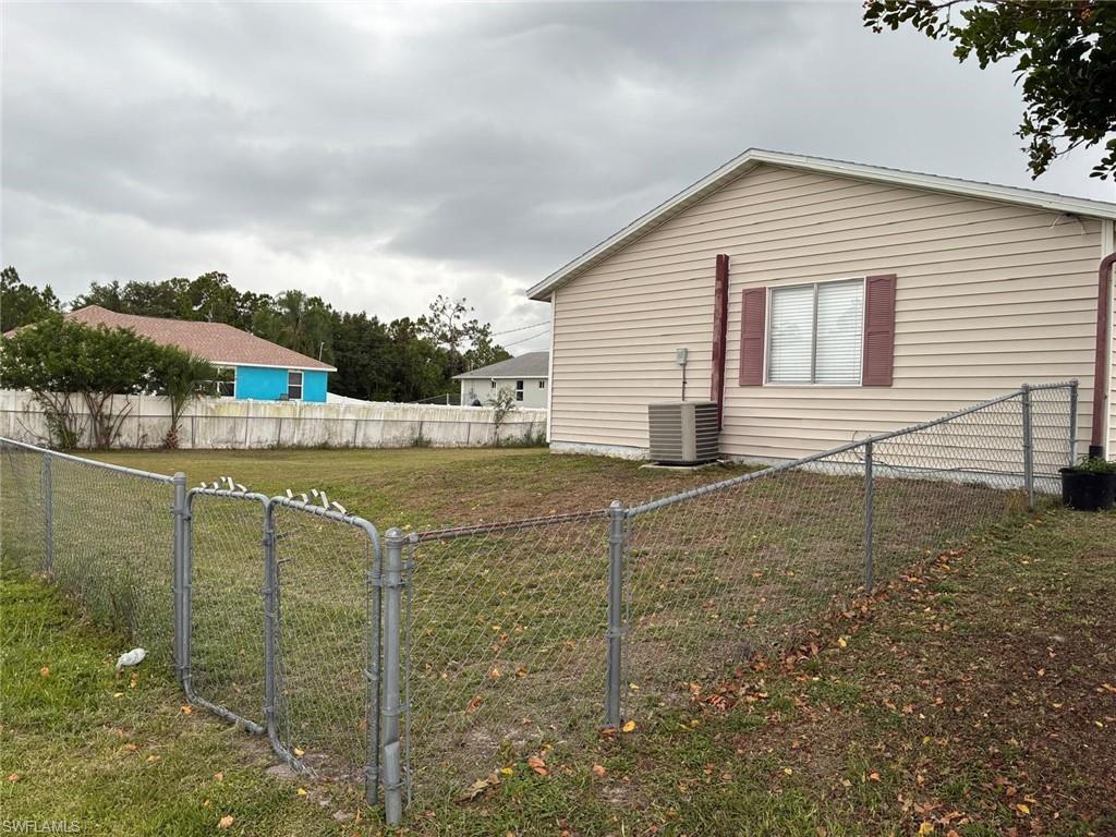 3409 23rd St W Property Photo 4