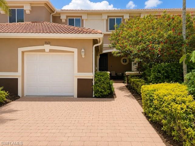 9575 Roundstone Cir Property Photo 3