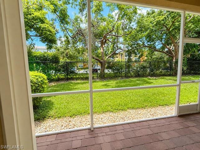9575 Roundstone Cir Property Photo 7