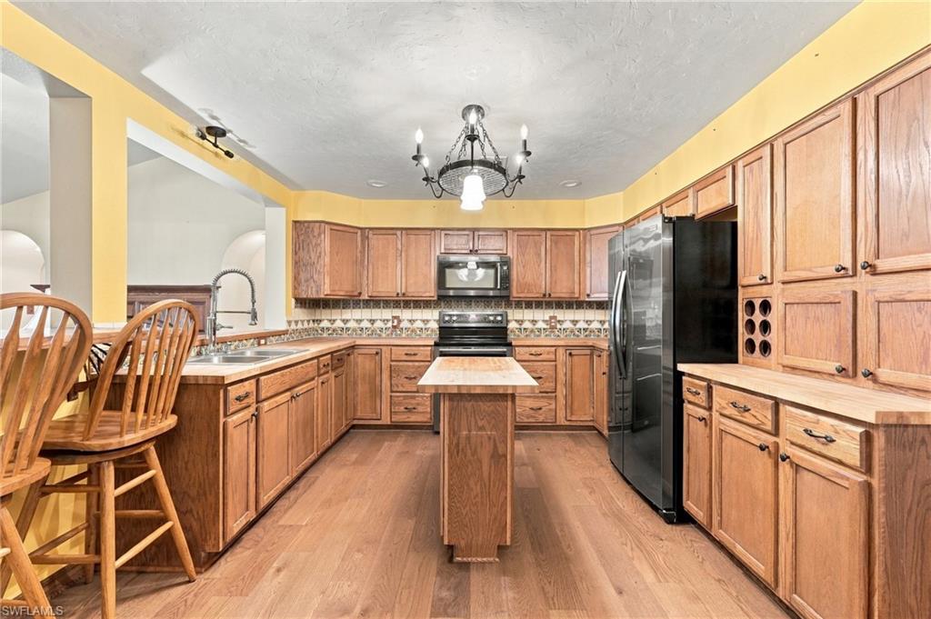 10910 Irish Ln Property Photo 4