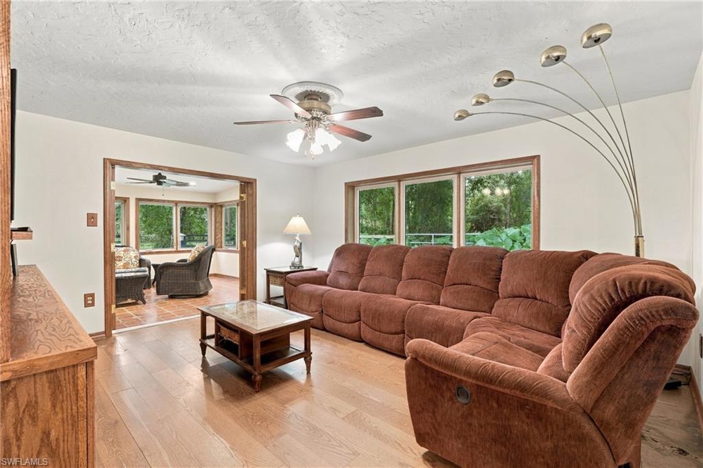 10910 Irish Ln Property Photo 9