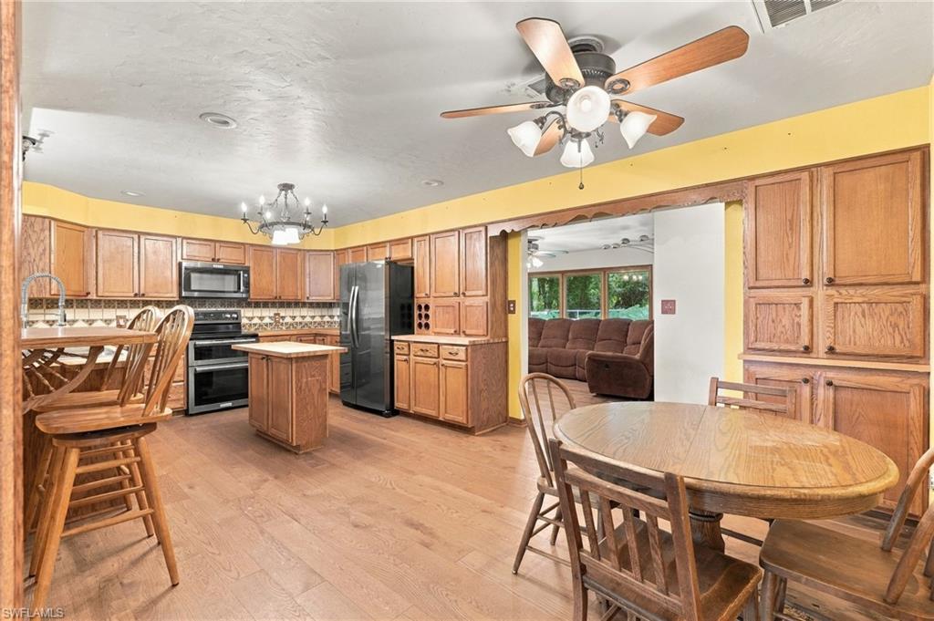 10910 Irish Ln Property Photo 15