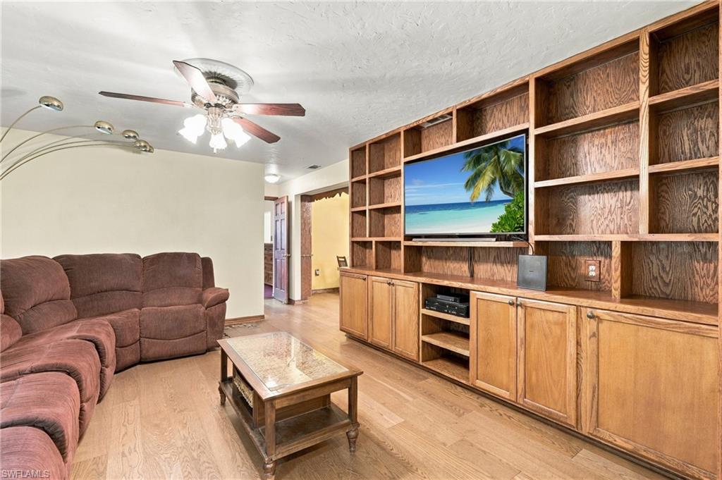 10910 Irish Ln Property Photo 16