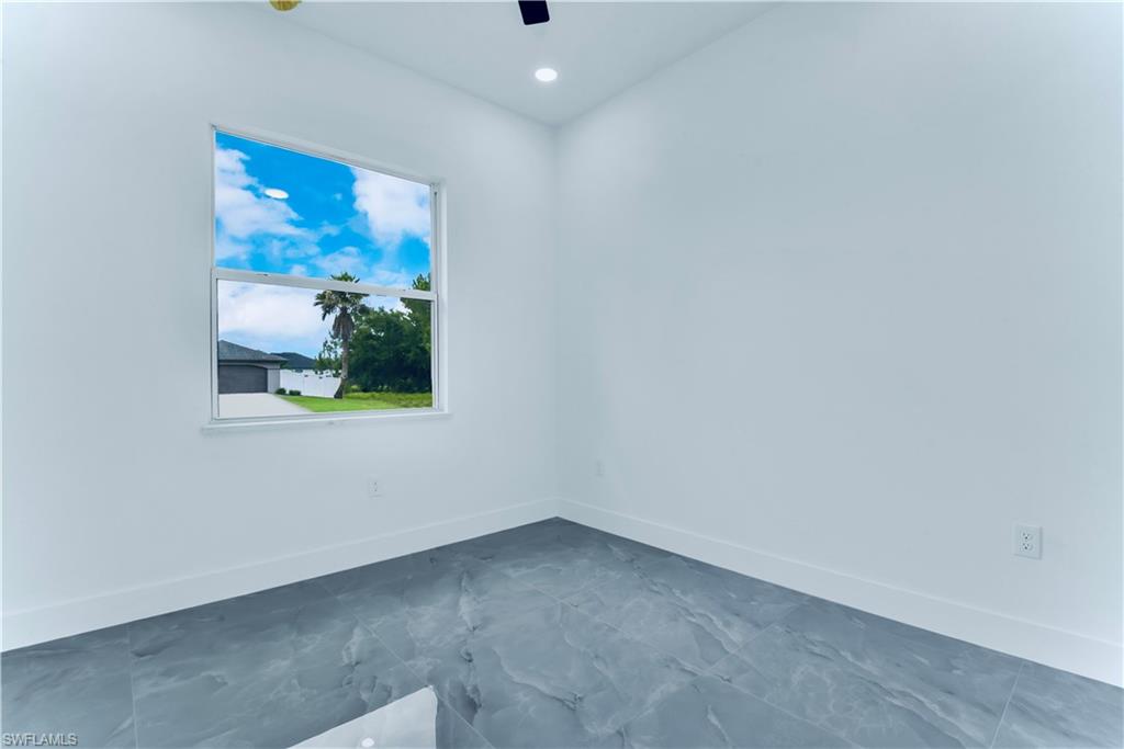 654 Trinity St E Property Photo 14