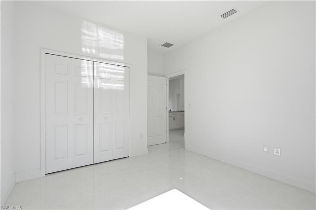 1002 E 5th St Property Photo 30