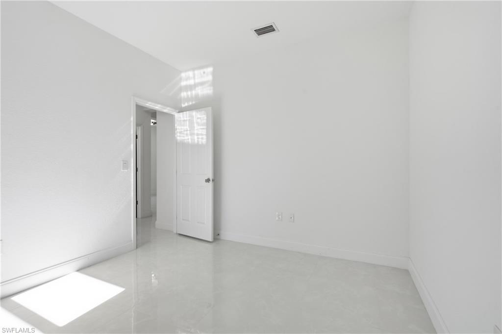 1002 E 5th St Property Photo 33