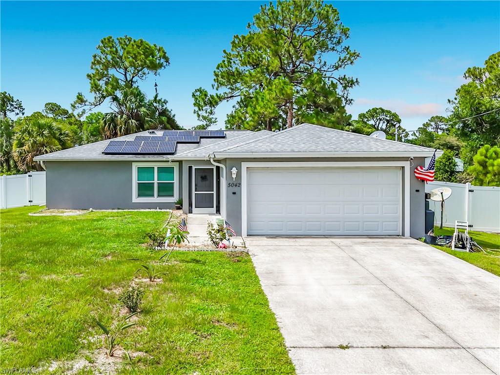 5042 SE Tradewinds CIR Property Photo 1