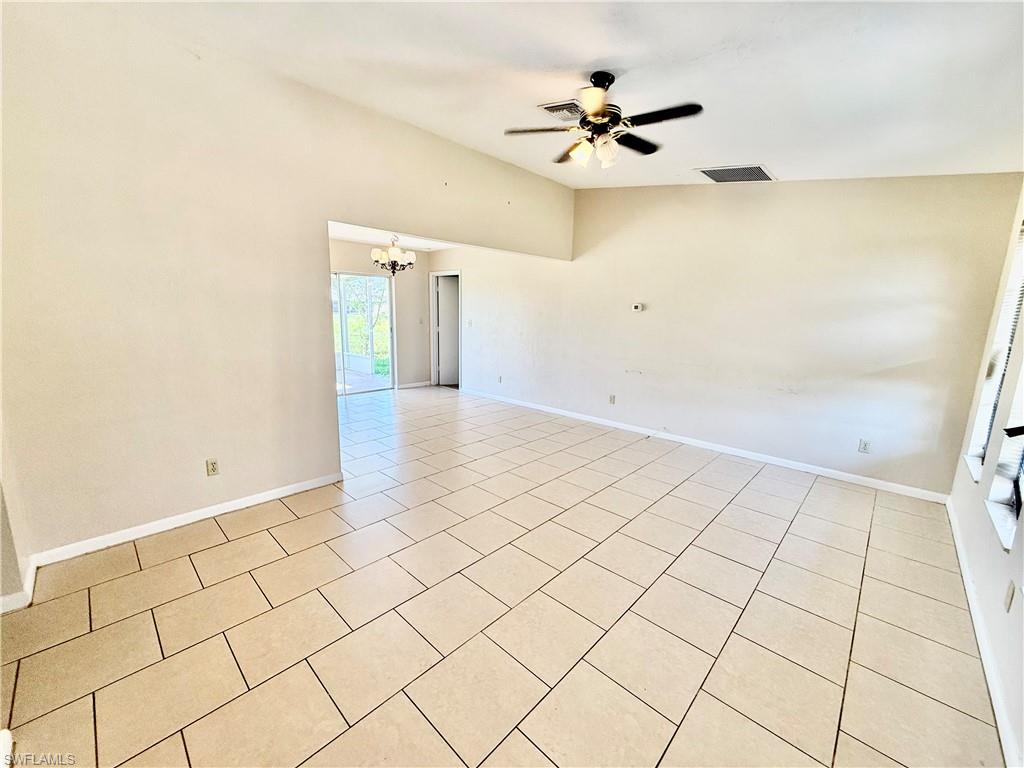 406 Parkside St Property Photo 8