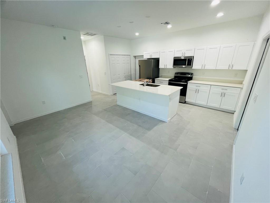 4605 Karen Ave N Property Photo 4
