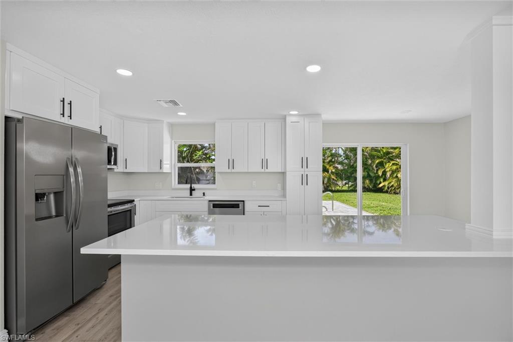 1628 N Flossmoor Rd Property Photo 3