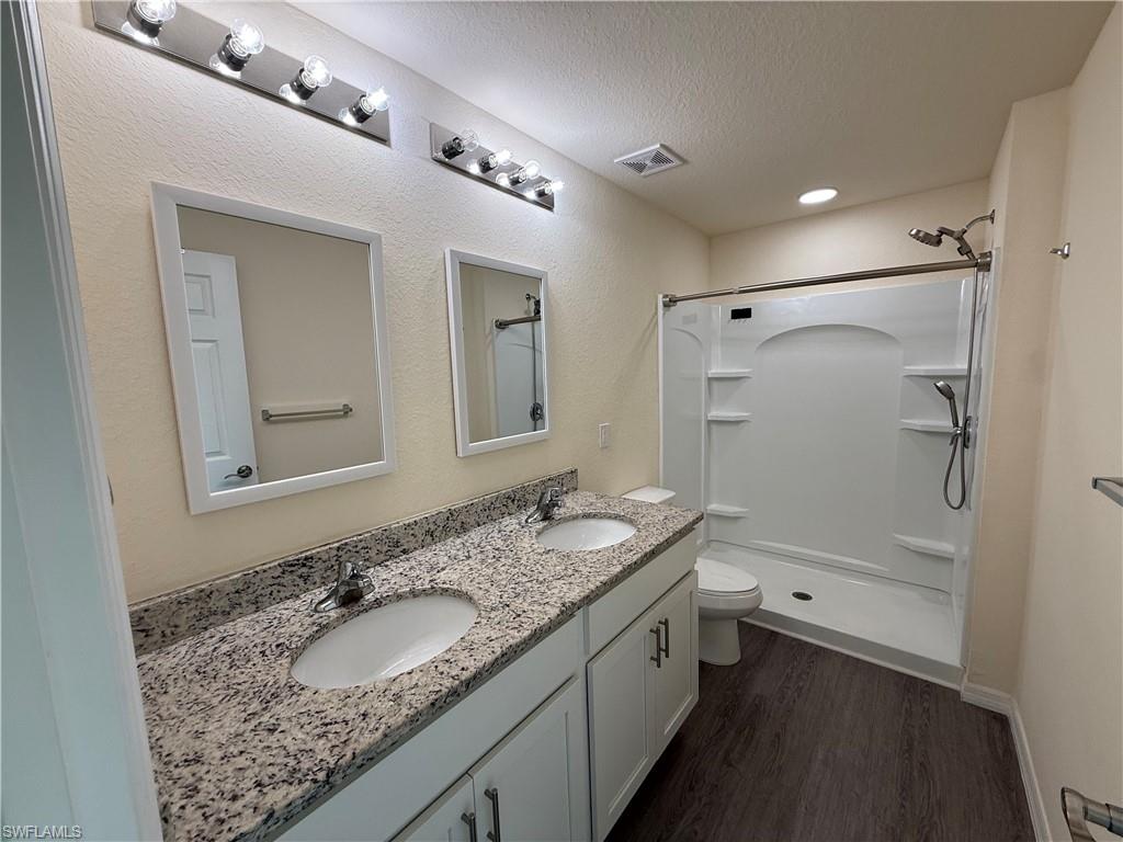 557 Oakshire Ln Property Photo 10