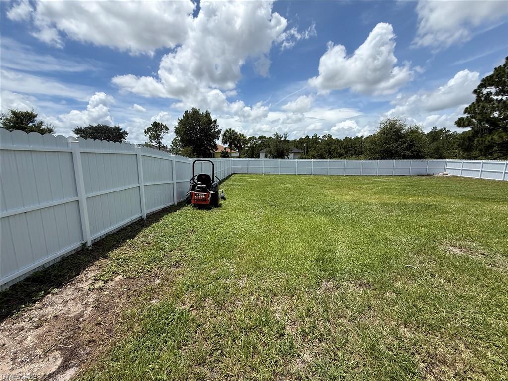 557 Oakshire Ln Property Photo 16