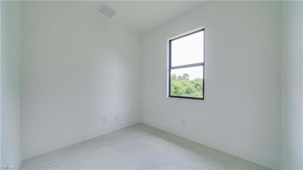 2713 8th St W Property Photo 16