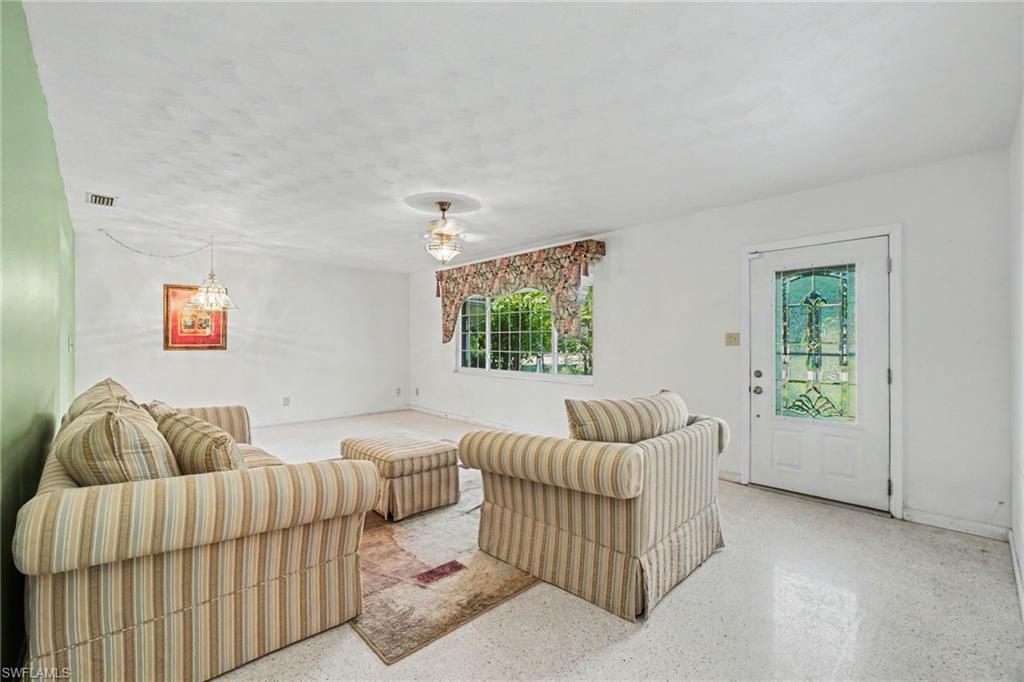 1564 Ixora Dr Property Photo 3