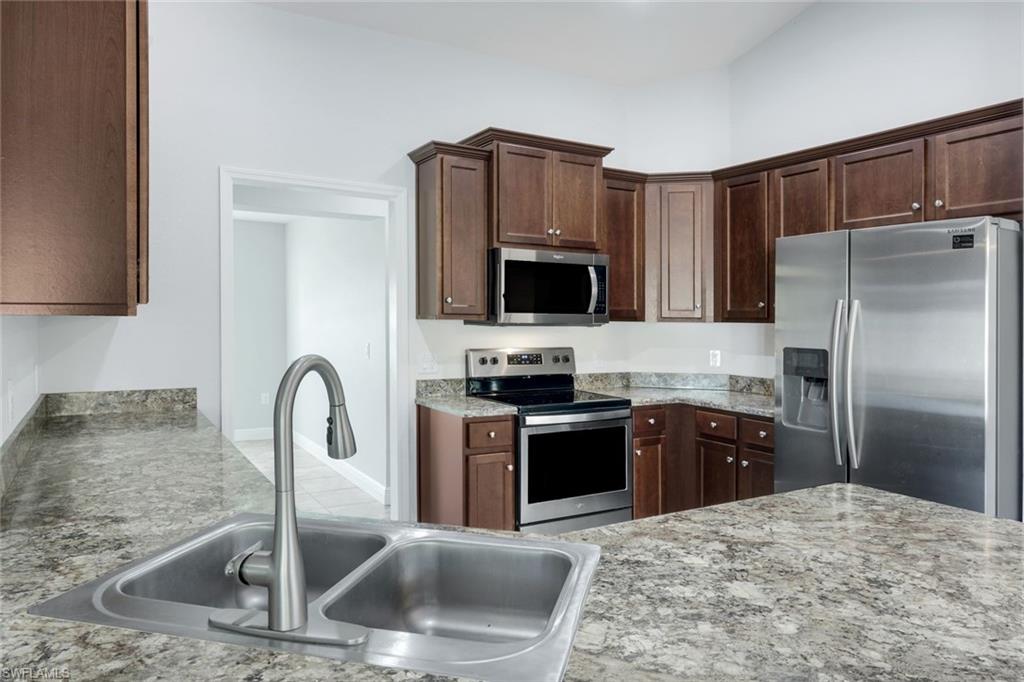 455 Bowman Ter Property Photo 5